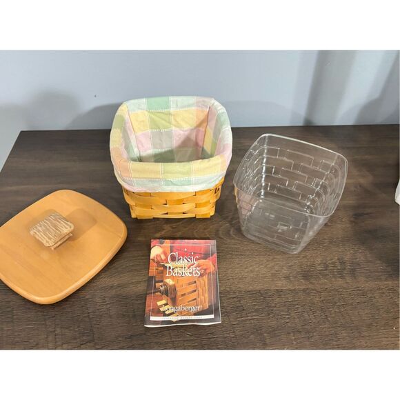 Longaberger basket with lid and pastel plaid fabric liner 2001 - Picture 1 of 10